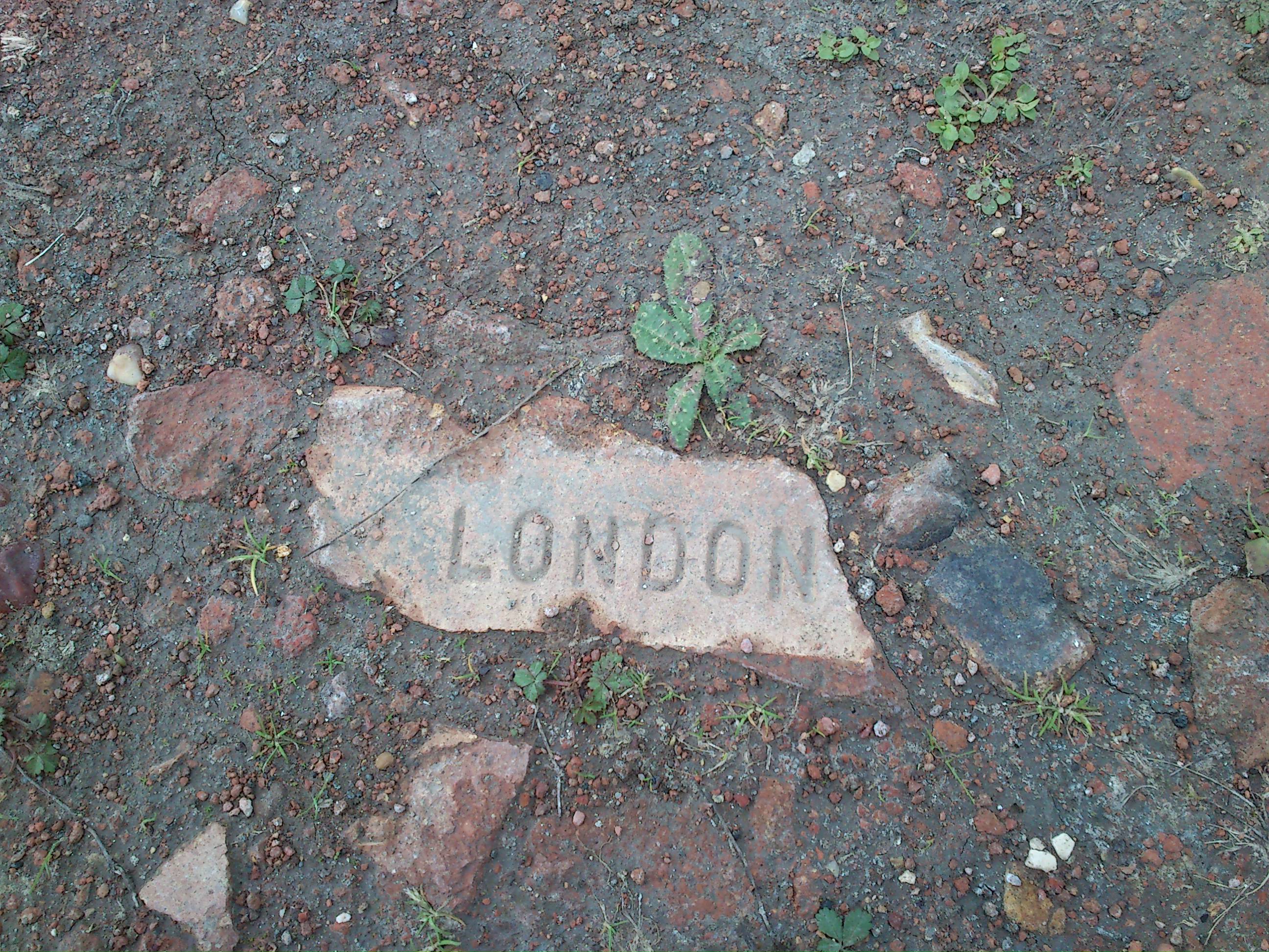 Ahoj, já jsem cihla a jsem vyrobena v London Brick Company.